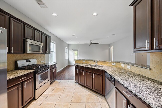 Building Photo - 3105 W Trail Dr