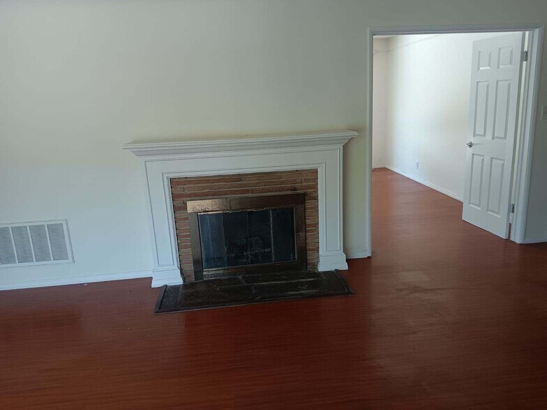 Building Photo - 7318 W 88th St