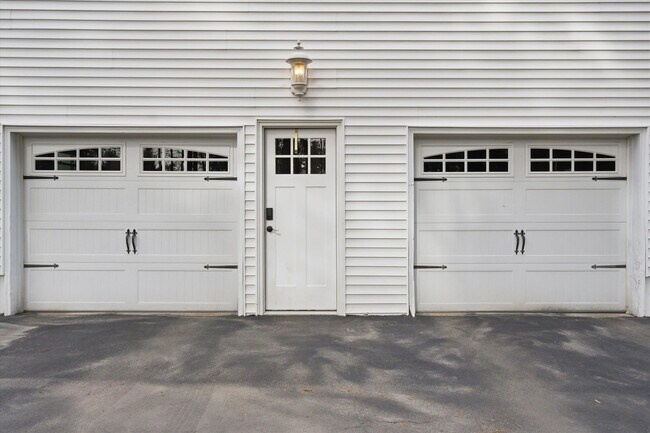 Building Photo - 32 Edinburgh Dr