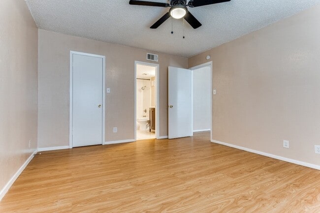 Building Photo - 919 S Weatherred Dr