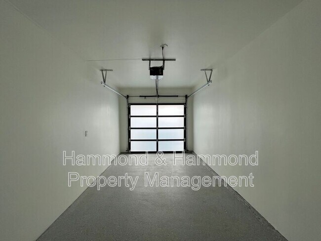 Building Photo - 5735 Saloma Ave