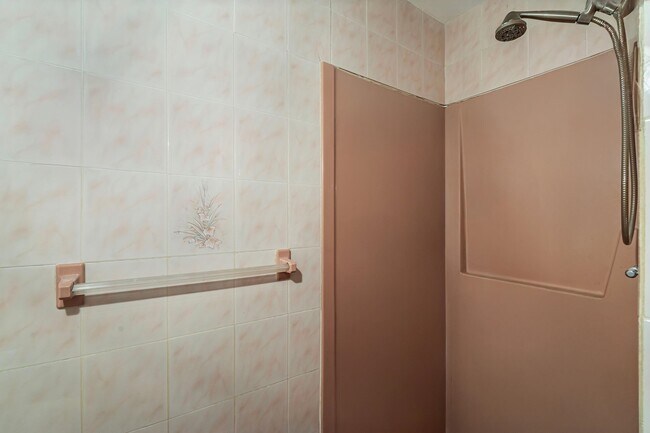 Building Photo - 55 W 5th St