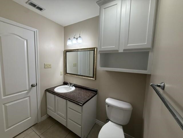 Building Photo - 2720 Camelot Dr