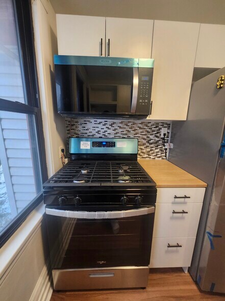 Building Photo - 796 Larpenteur Ave W