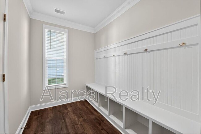 Building Photo - 7172 Sylvan Retreat Dr