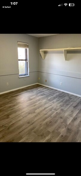 Building Photo - 1217 Clearwater Dr