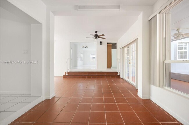 Building Photo - 5960 SW 46th Terrace