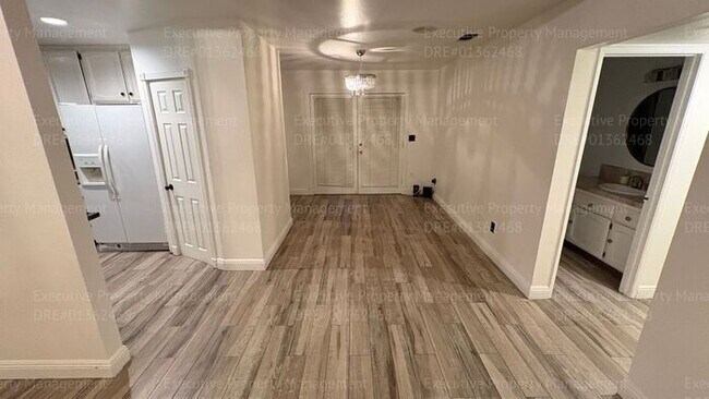 Building Photo - 3 bedroom 2 bathroom home with pool and near shopping centers.