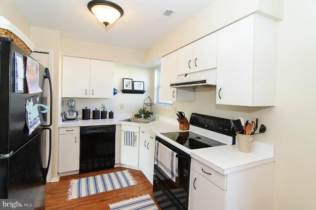 Building Photo - 7707 Old Woodstock Ln