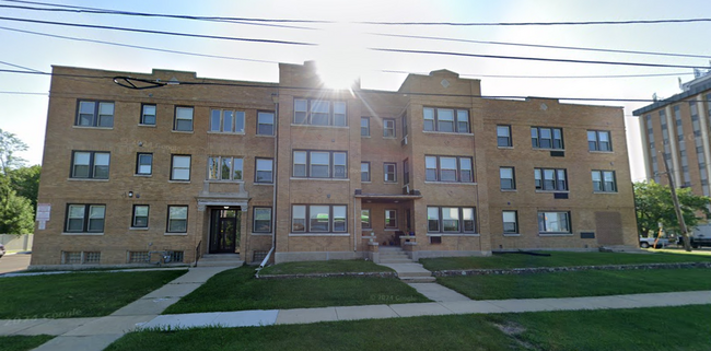 Primary Photo - 1404 E State St Apartments