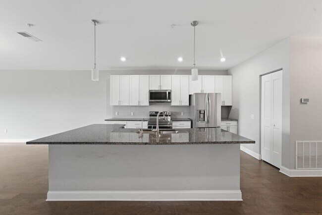 Building Photo - 5339 Highpointe Lakes Dr