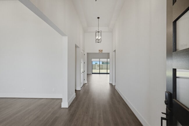 Building Photo - 2030 Highland Moss Rd