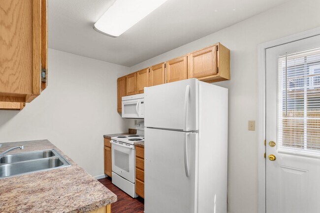 Building Photo - 2412-2414 Calder Ct.