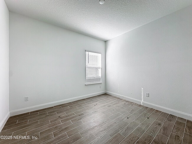 Building Photo - 289 Pentwater Rd