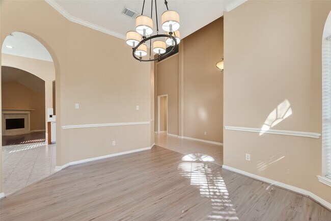 Building Photo - 910 Norfolk Dr