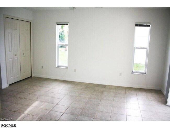 Building Photo - 2114 SW 39th St