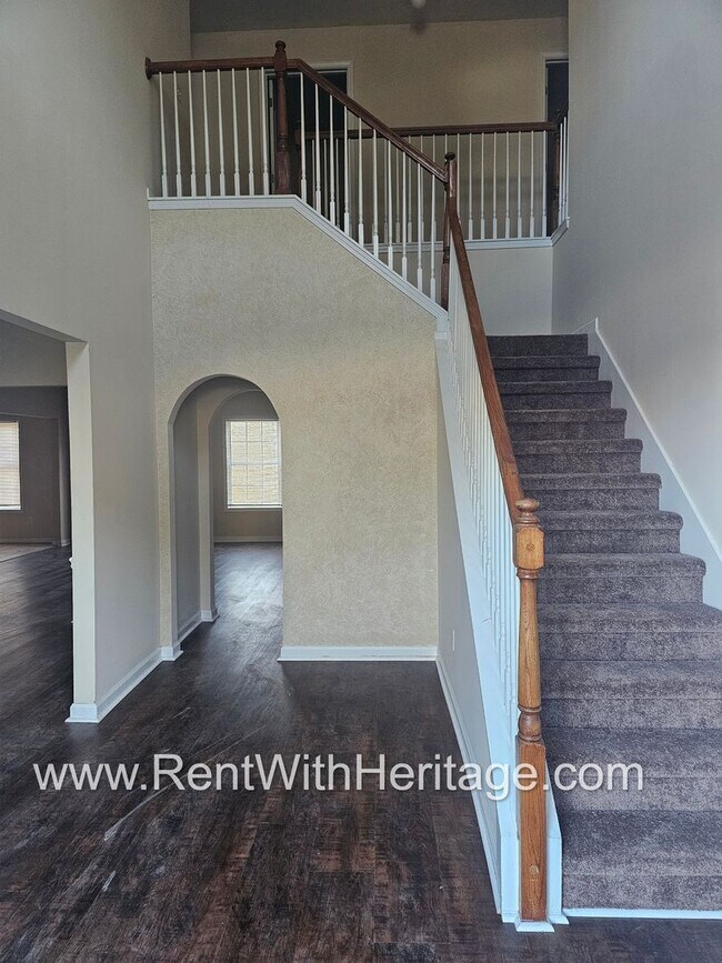 Building Photo - WOW!!...GORGEOUS!!..UPGRADES /AMAZING MASTER/ FENCED YD/ SWIM-TENNIS