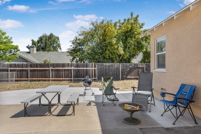 Building Photo - 4807 Foxenwood Ln