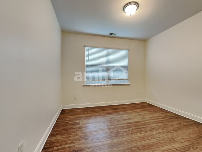 Building Photo - 1512 Weatherbrook Cir