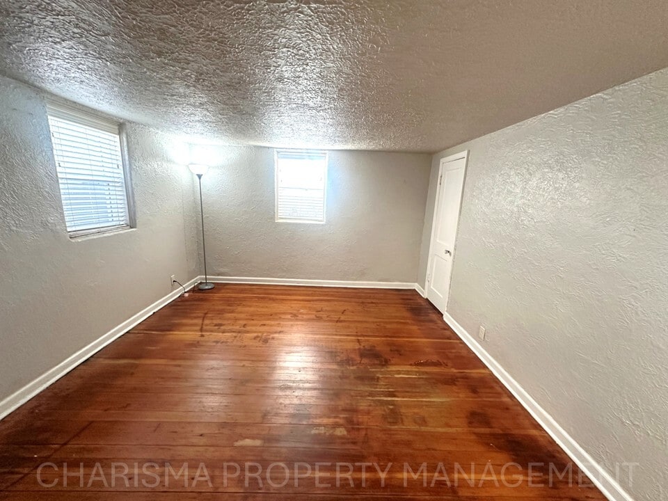 Building Photo - 917 S 1st Ave