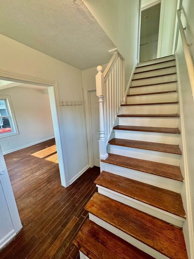 Building Photo - 5 Bedroom House - Available for Fall 2026 - Across from EMU!