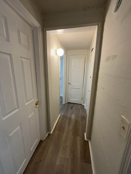 Building Photo - 1409 S Westmoreland Dr