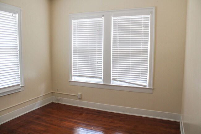 Building Photo - 2 BEDROOM - MONTE VISTA