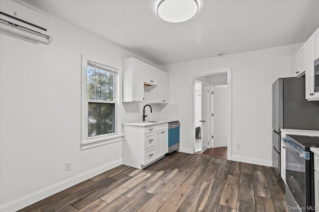 Building Photo - 7 Dunwoodie St