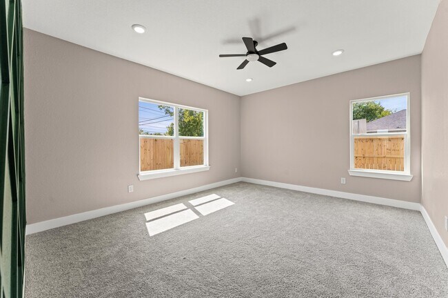 Building Photo - 8135 Woodward St