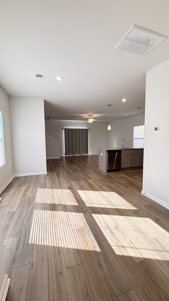 Building Photo - 1428 Donhill Dr