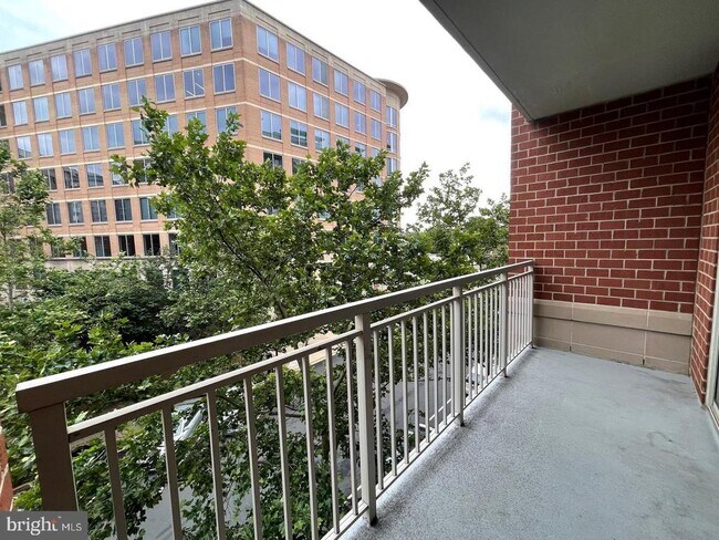 Building Photo - 820 N Pollard St