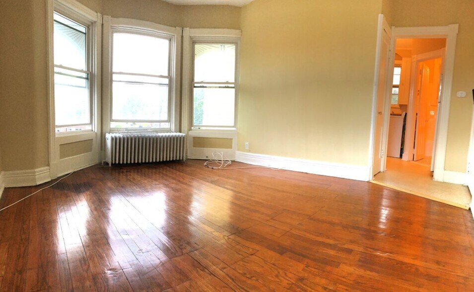Building Photo - 25 Woodlawn Ave
