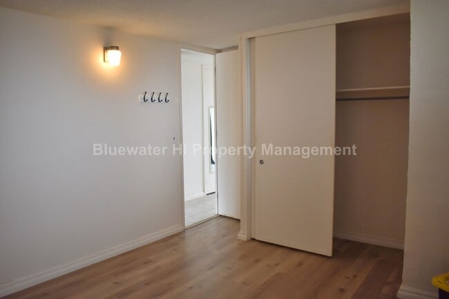 Building Photo - 2 bedroom, 1 bath, 1 prkg. Condo (Makiki area)
