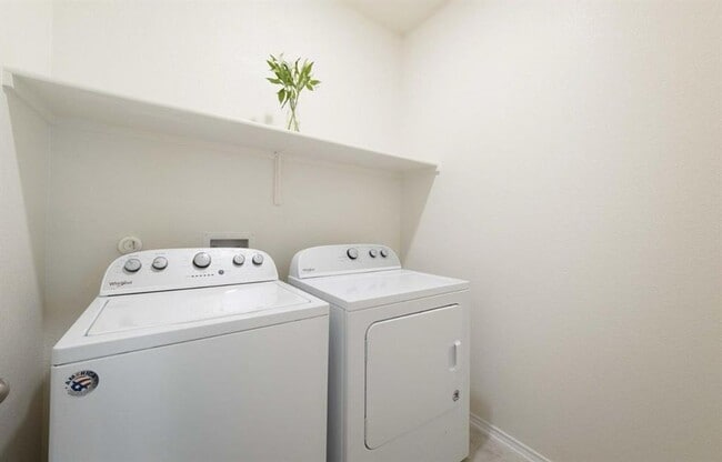 Building Photo - 803 Sandhill Branch Dr