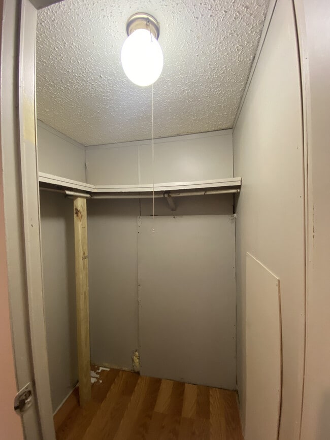 Building Photo - Mill Creek Properties