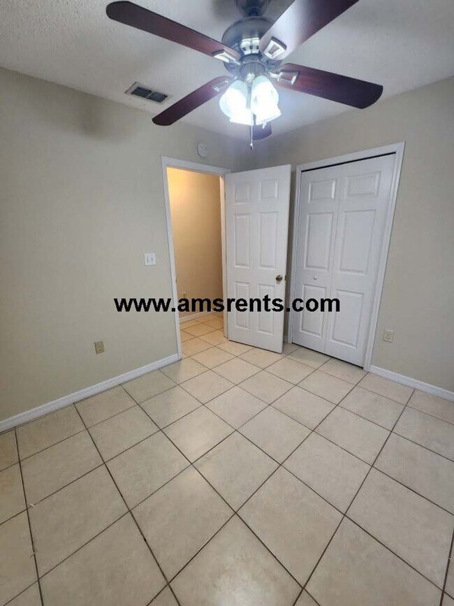 Building Photo - Charming 3-bedroom, 2-bathroom home in Poinciana