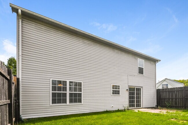 Building Photo - 17124 Rushmore Dr