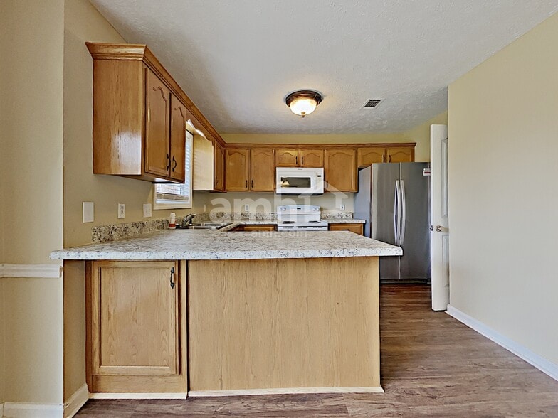 Building Photo - 9009 Lomond Dr