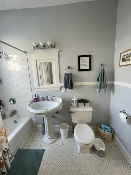 Bathroom - 641 Fillmore St NE