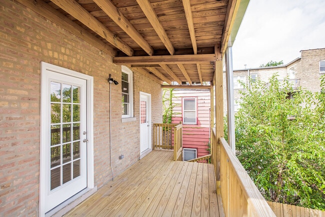 Building Photo - 2648 W Lunt Ave