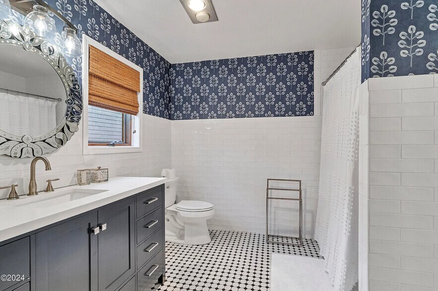 Main floor bathroom - 335 SW Midden Reach