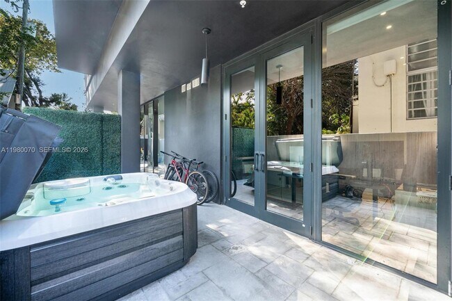 Building Photo - 3156 SW 27th Ave