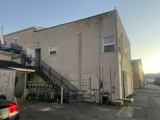 Building Photo - 931 Main St