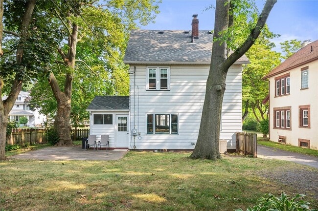 Building Photo - 297 Spencer Rd