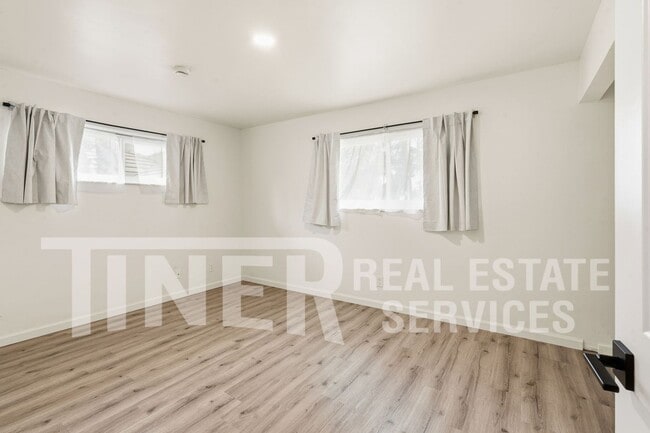 Building Photo - 6218 Stanley Ave