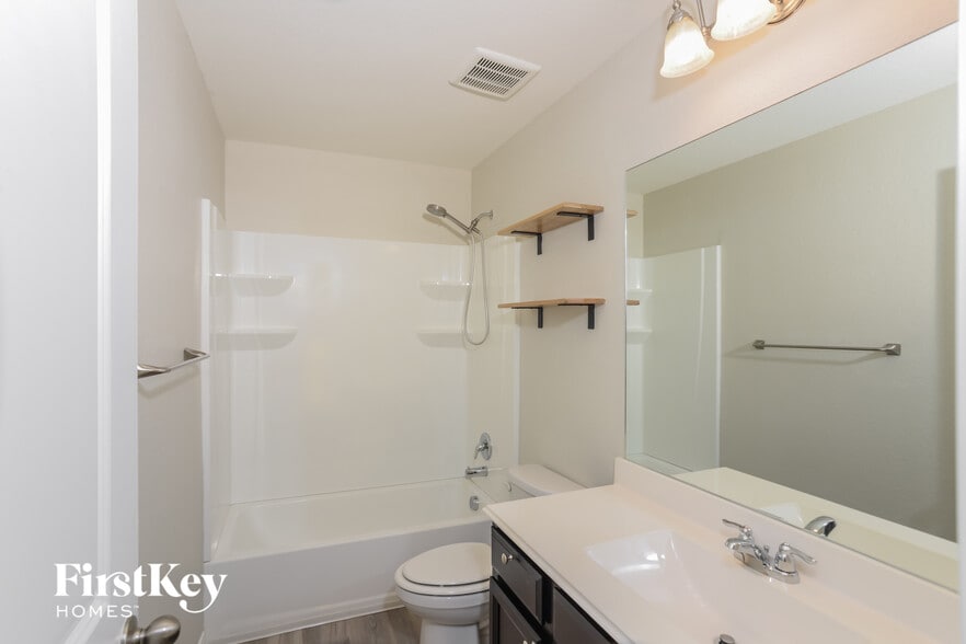 Building Photo - 13403 Summer Light