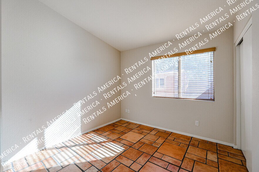 Building Photo - 5375 N 87th Ave