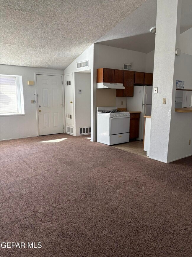 Building Photo - 1922 Lake Omega St