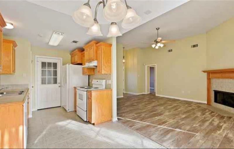 Building Photo - 608 S Cypress St