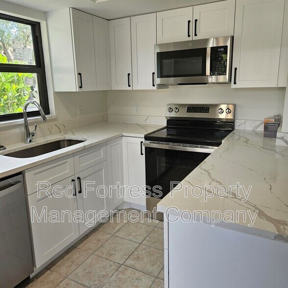 Building Photo - 6300 Sugar Bush Ln